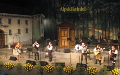 21 Alpski Quintett mit der Violinistin Alenka Semeja